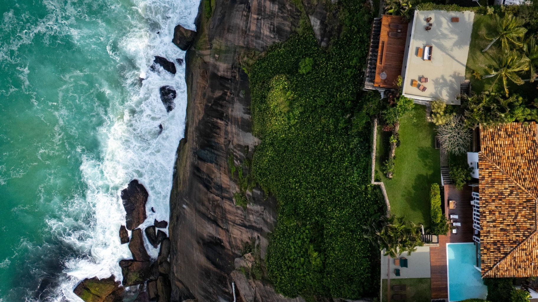 Cliffside — Zanine house at sunset