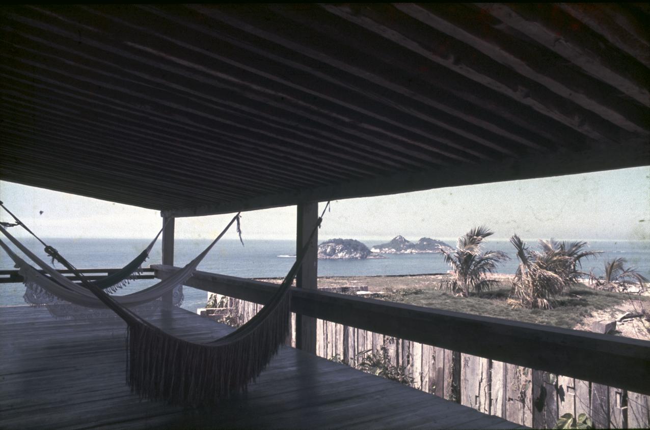 Interior em pedra e madeira